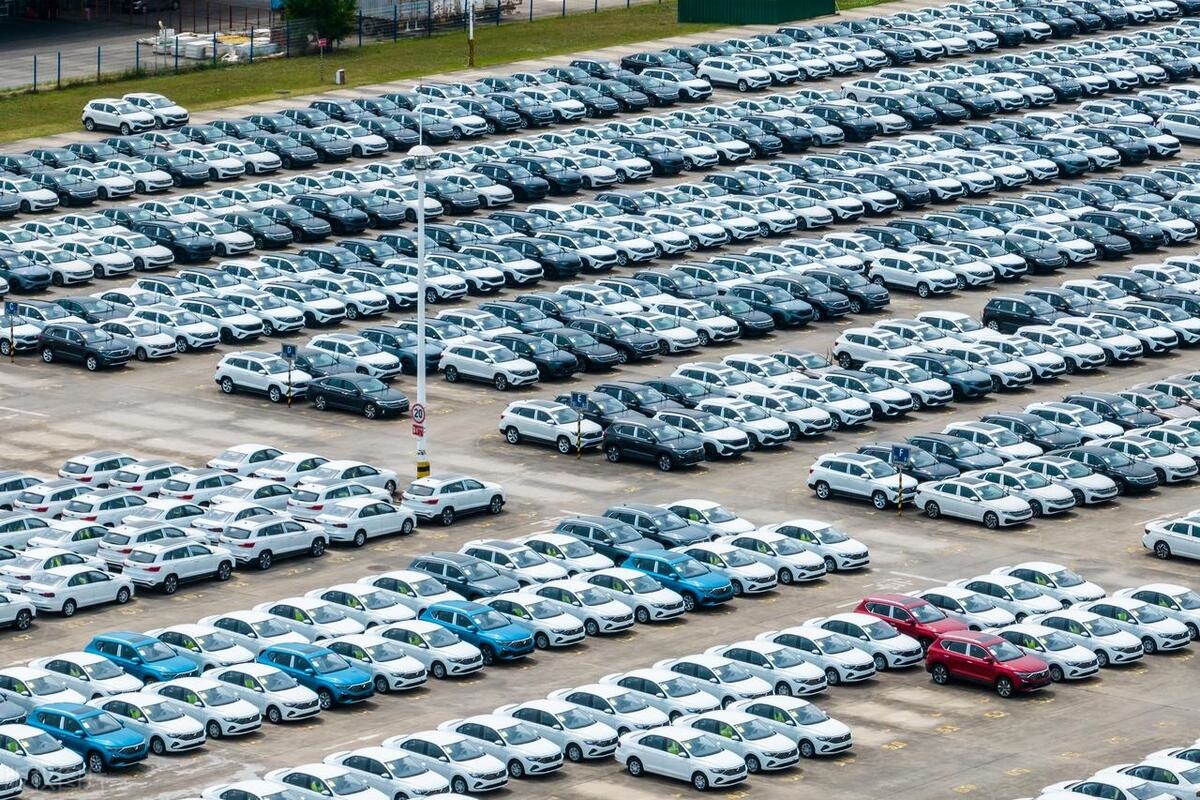 1至9月我國(guó)新能源汽車(chē)產(chǎn)銷(xiāo)量達(dá)831.6萬(wàn)輛和832萬(wàn)輛